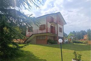 Casa indipendente di 141 m² con 5 locali e box aut