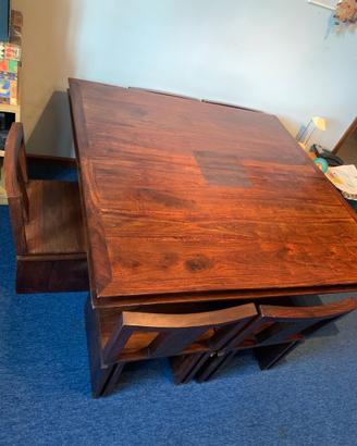Tavolo in legno particolare + 6 sedie e 2 panche