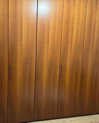 Armadio di legno