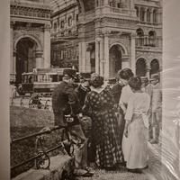 riproduzione vecchia Foto di militari a Milano 