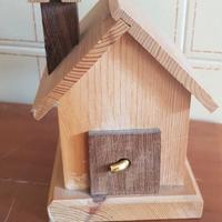 Salvadanaio in legno vintage