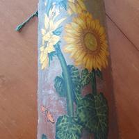 Coppo da arredo in terracotta con decoro girasoli