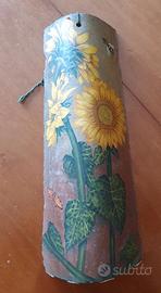 Coppo da arredo in terracotta con decoro girasoli