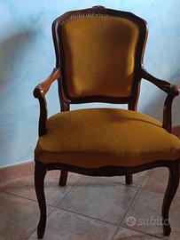 Sedia Vintage in Legno Scolpito e Velluto

