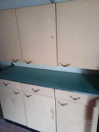 Cucina anni 60 con piano in formica – MODERNARIATO