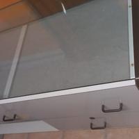 Tavolo vetrina espositiva con cassettiera