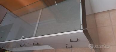 Tavolo vetrina espositiva con cassettiera