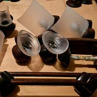 Elegante set accessori da bagno in legno e vetro