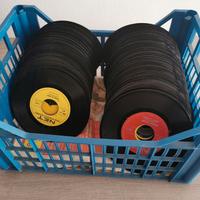 Dischi 45 giri come allegato in foto