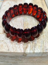Bracciale rosso ciliegia in resina lucida .