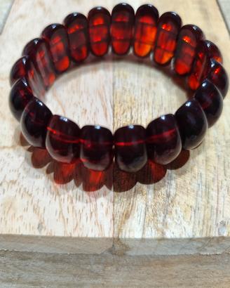 Bracciale rosso ciliegia in resina lucida .