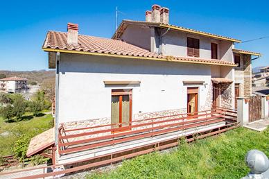 4 LOCALI A LONGONE SABINO