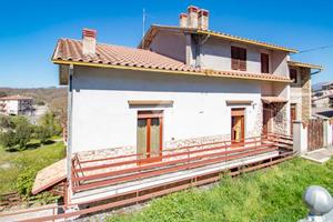 4 LOCALI A LONGONE SABINO