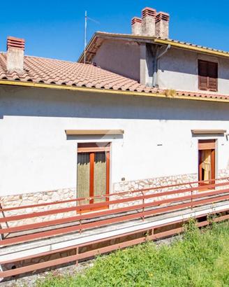 4 LOCALI A LONGONE SABINO