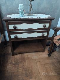 comodino in legno 