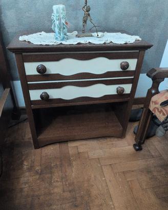 comodino in legno 
