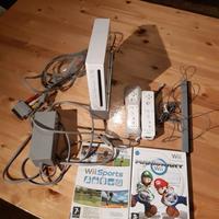 Console Nintendo Wii + 2 telecomandi + 2 giochi