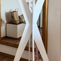 Appendiabiti da terra di Design  bianco 