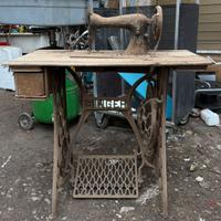 Macchina da cucire vintage SINGER