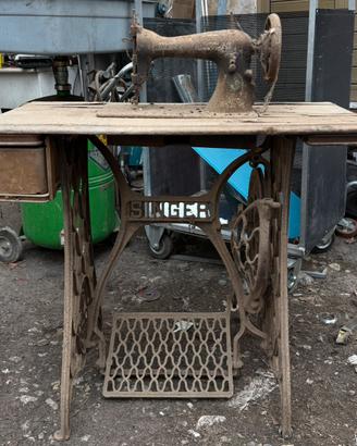 Macchina da cucire vintage SINGER