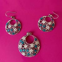 Parure di orecchini e ciondolo per collana in arge