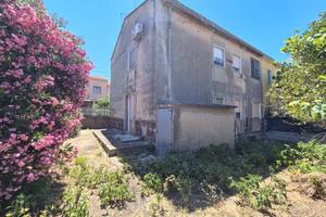 Appartamento piano terra con cortile Via Asproni
