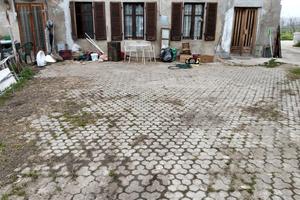 Casa indipendente tre lati