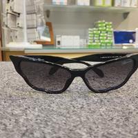 occhiali da sole blu marine