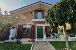 Villa indipendente su 4 lati con tavernetta e spaz