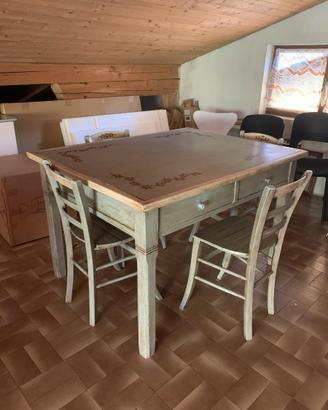 Tavolo rustico restaurato e decorato a mano