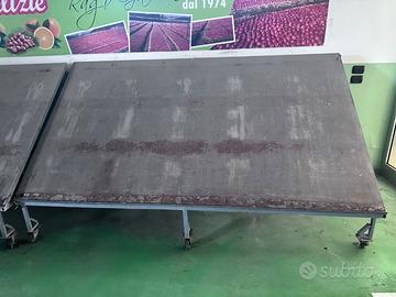 Espositore extra large in ferro con ruote