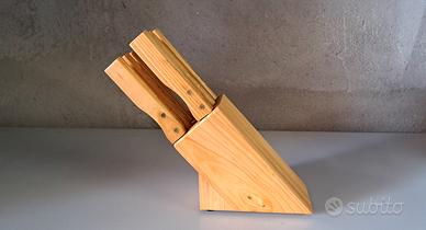 Ceppo in legno con 6 coltelli.