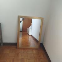 Specchio con cornice dorata – 70x50 cm