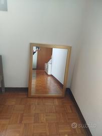 Specchio con cornice dorata – 70x50 cm
