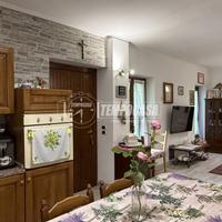 SOLUZIONE SEMINDIPENDENTE CON AMPIO GIARDINO