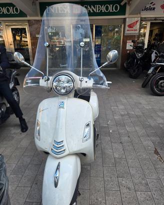 Piaggio Vespa 300 GTS 2019 EUROSCOOTER esamino per