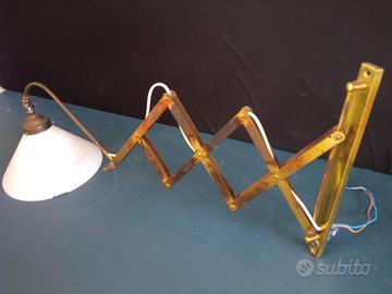 lampada estensibile a muro in ottone