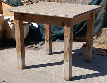Tavolo in legno