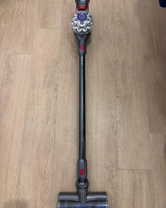 Dyson V8