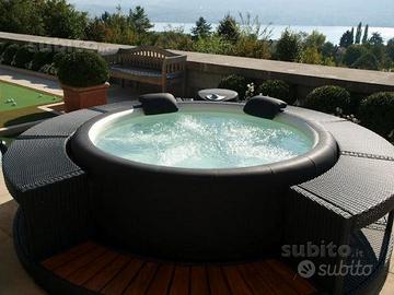 Piscina Idromassaggio gonfiabile rivestita rattan