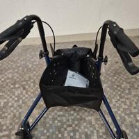 Rollator, deambulatore pieghevole 