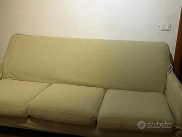 Divano tre posti più poltrona