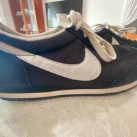 scarpe da ginnastica nike nere e bianche