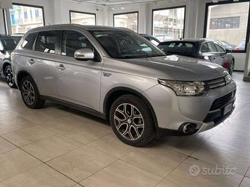 Mitsubishi Outlander plug in 2.0 204CV 4wd