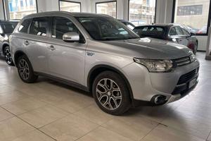 Mitsubishi Outlander plug in 2.0 204CV 4wd