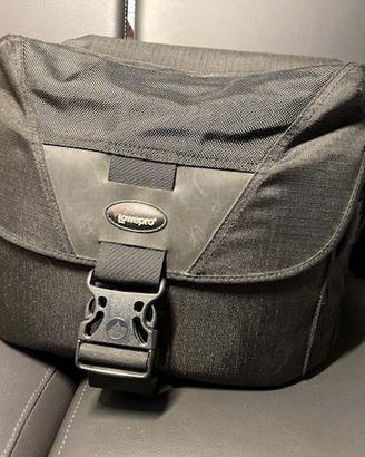 Borsa fotografica Lowepro D400 AW