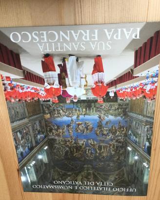 2 folder con buste affrancate del Vaticano