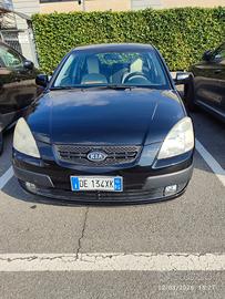 auto Kia rio 