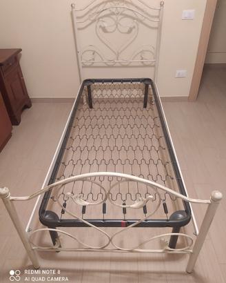Letto in ferro battuto una piazza