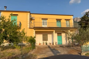 Vendita casa indipendente con terreno